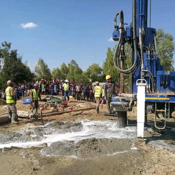Students carrying out hydrogeology project