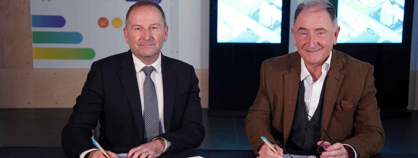 Dr Stephen Breslin & Professor Sir Jim McDonald signing the MoU