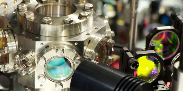 Optical bench vacuum chamber